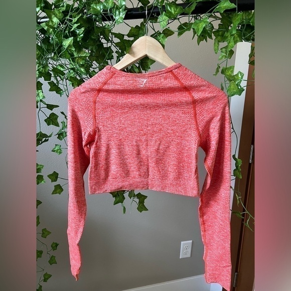 Gymshark pink crop top long sleeve with thumb holes size medium - Picture 5 of 6